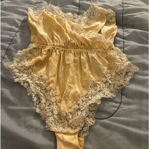 Vintage Jenny Dobell Yellow  100% Silk & Lace Teddy in a M/L Made in England